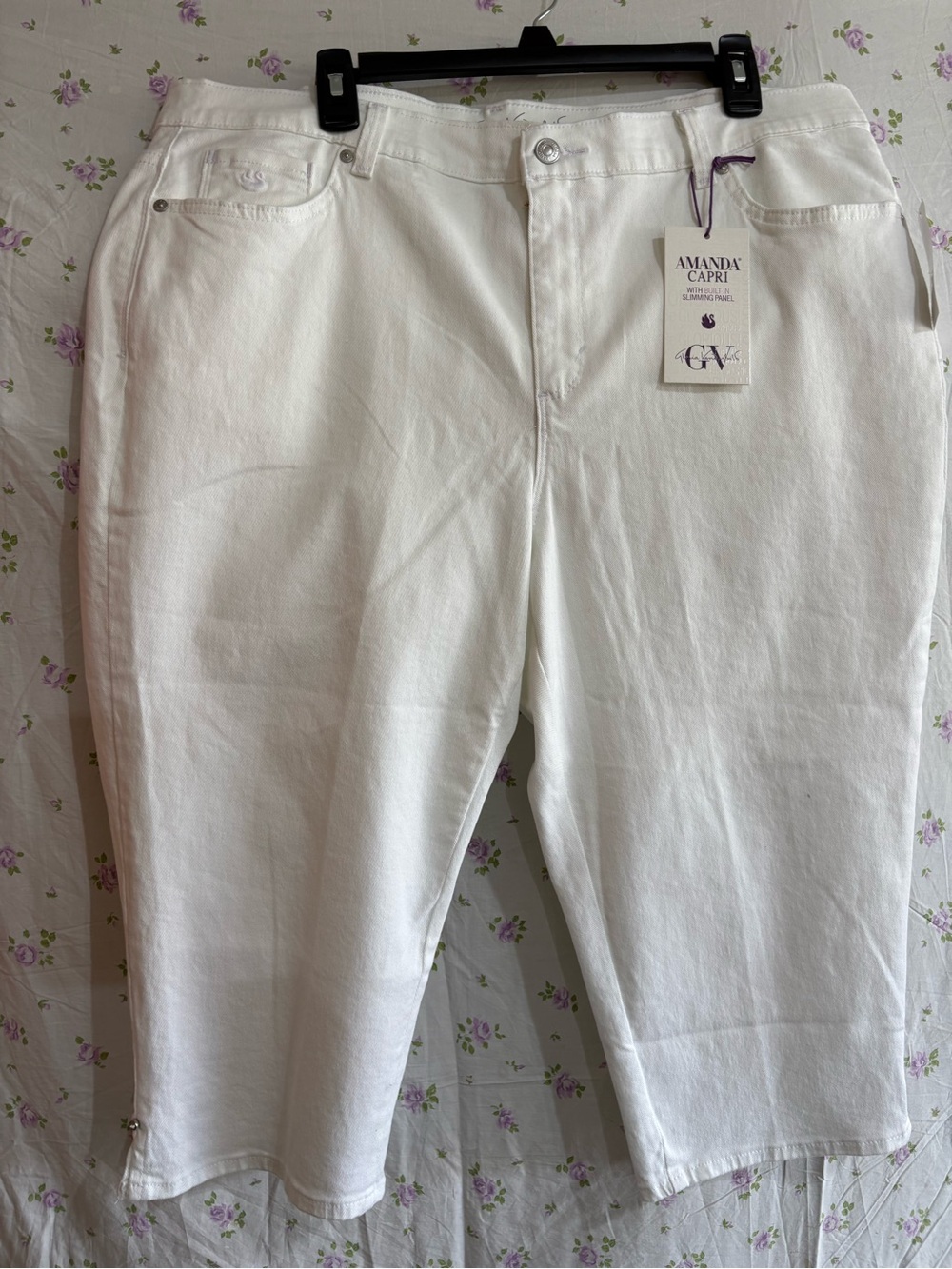 Gloria Vanderbilt White All-Around Slimming Effect Capris